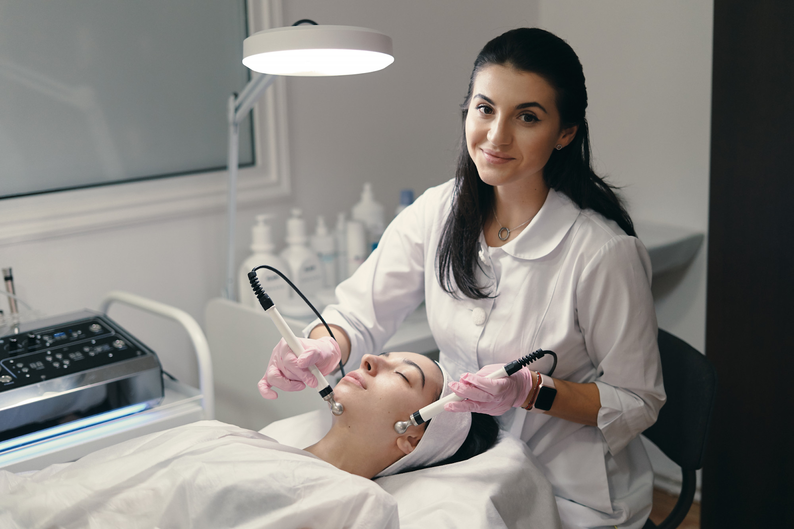 Medical Dermatologist or Cosmetic Dermatology Clinic: Which One You Should Visit? 